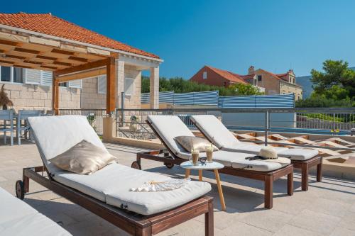Beachvilla AdriaStone with Pool and Jacuzzi