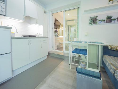 Dapur atau dapur kecil di Cubo's Poseidon Apartment 3 & Pool