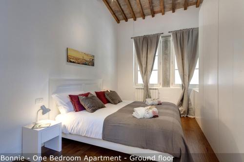 Bonnie - Clyde - Marvin Apartments by Mamo Florence