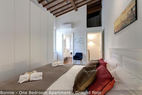 Bonnie - Clyde - Marvin Apartments by Mamo Florence
