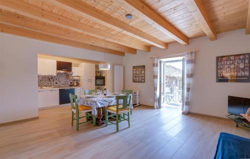 a kitchen and dining room with a table and chairs at 2 Bedroom Nice Home In Albagnano Di Bee in Bee