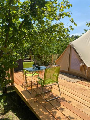 Κήπος έξω από το La Nocciolaia Glamping