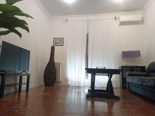 Beauty apartment in the green, direct link with center