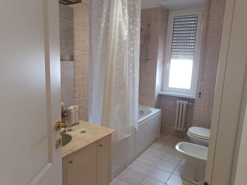 Beauty apartment in the green, direct link with center