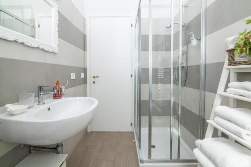 a bathroom with a sink and a shower at La Vecchia Tenenza B&B in Città della Pieve