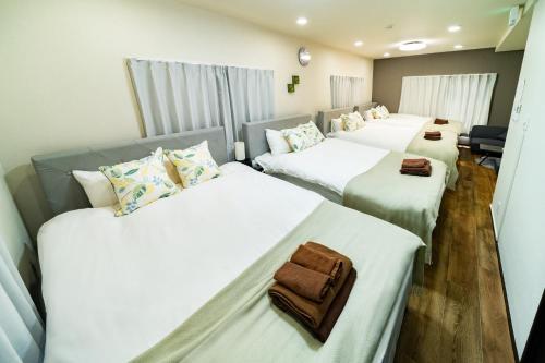 a row of four beds in a room at 72, Nakanobu A, Entire house for rent, 中延A in Tokyo