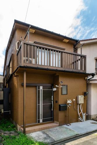 a building with a balcony and a shower at 72, Nakanobu A, Entire house for rent, 中延A in Tokyo