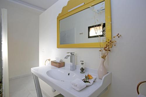 Un baño de Domaine DAR JMEL & Dar Abi Samama