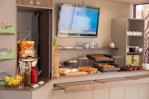 a counter with some food on top of it at Brit Hotel Tours Sud – Le Cheops in Joue-les-Tours
