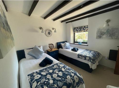 เตียงในห้องที่ Stunning 4 Bed Pet Friendly Cottage with Hot Tub