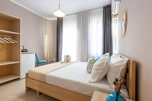 เตียงในห้องที่ Himara City 31 - Central, Beach Access
