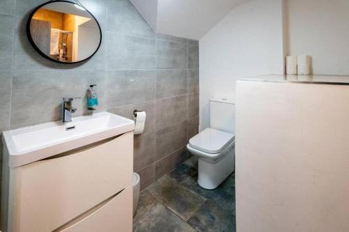 3 Bedroom Apartment, Walking Distance to Centre & Amazing Food at your door step photo 8