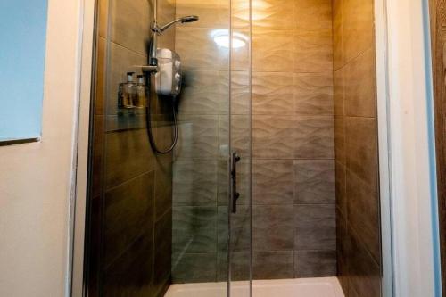 3 Bedroom Apartment, Walking Distance to Centre & Amazing Food at your door step photo 11