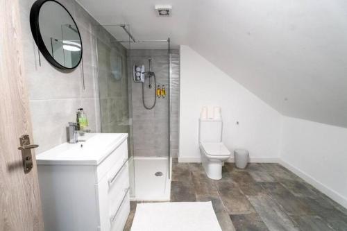 3 Bedroom Apartment, Walking Distance to Centre & Amazing Food at your door step photo 13