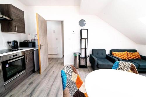 3 Bedroom Apartment, Walking Distance to Centre & Amazing Food at your door step photo 9