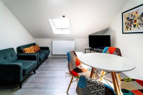3 Bedroom Apartment, Walking Distance to Centre & Amazing Food at your door step photo 6
