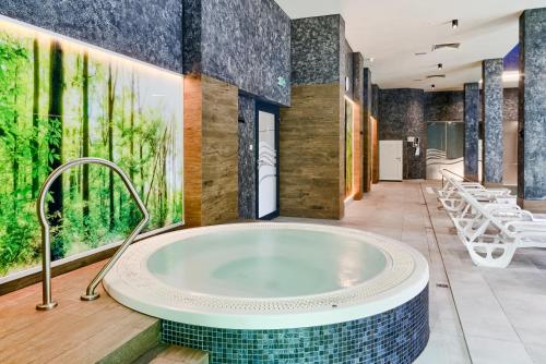 Ένα μπάνιο στο Hotel Półwysep Wądzyn