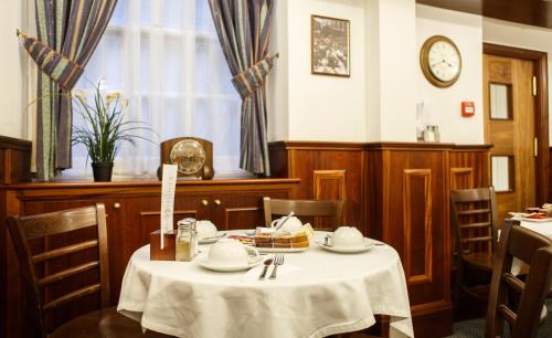 Restaurace v ubytování Regency House Hotel