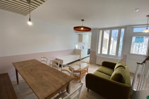 Photo de la galerie de l'établissement Nice house with terrace near beach of Trouville, à Trouville-sur-Mer