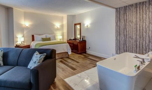 Кровать или кровати в номере Hôtel du Jardin