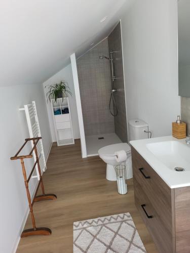 Koupelna v ubytování L'Essentiel-Appartement neuf et cosy avec piscine