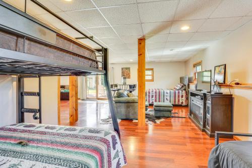 Un dormitorio con una litera y una sala de estar. en Chic Apple River Escape with Fire Pit!, en Apple River