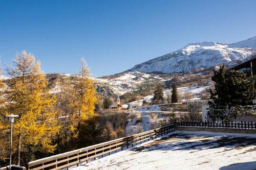 Photo de la galerie de l'établissement Charmant studio avec balcon - Le Sauze, à Enchastrayes
