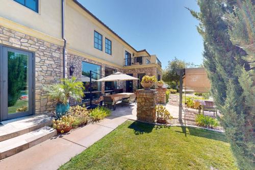 Сад в Avenida De Arboles Oasis