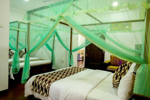 Cama o camas de una habitación en Village Star Rest-Mirissa