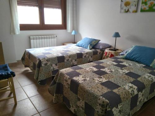 Кровать или кровати в номере ROOMS PEREGRINOS B Casa Alicia