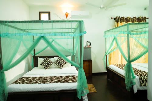 Cama o camas de una habitación en Village Star Rest-Mirissa