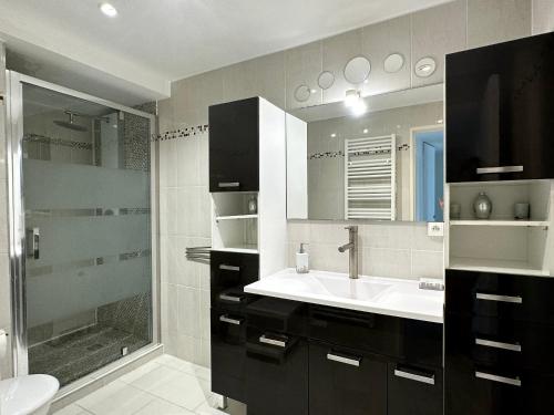 a bathroom with a sink and a shower at CANNES CROISETTE Sea & Sky in Cannes