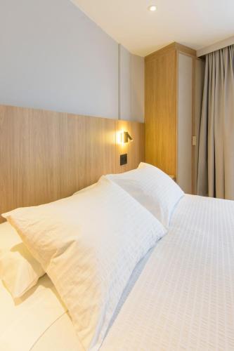 Ein Bett oder Betten in einem Zimmer der Unterkunft Nodo Hotel