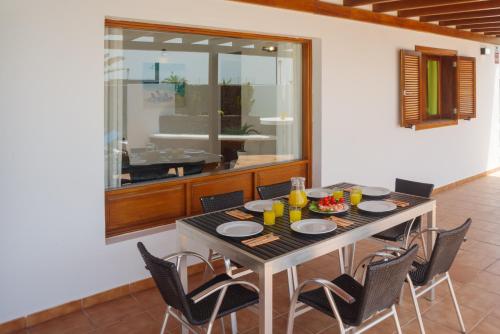 Villas Del Sur 26 by Villas Now Ltd