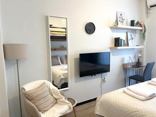 Cosy studio in Pagrati Caravel, 4th floor