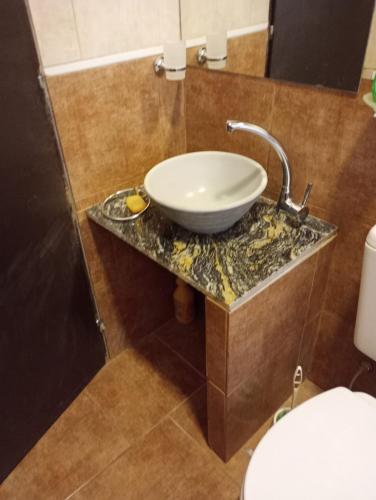 a bathroom with a bowl sink on a counter at Cortaderas de La Villa-San Rafael in San Rafael