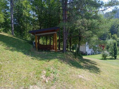 a wooden shelter in the middle of a field at Palučak 30 in Babice Gornje