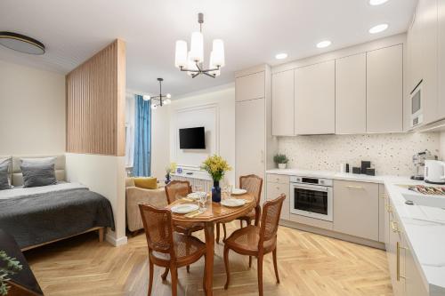 Quiet Apartment on the Main Square, 2 Bathrooms