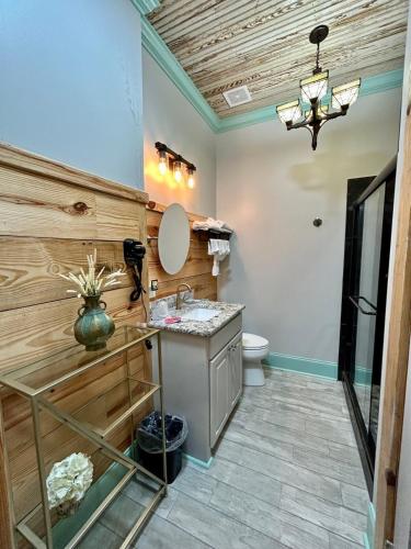 a bathroom with a sink and a toilet at Chipley's Squareview Inn in Carthage