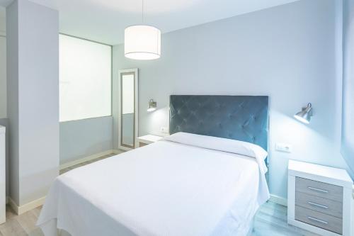 Ένα ή περισσότερα κρεβάτια σε δωμάτιο στο LIENCRES Apartamentos