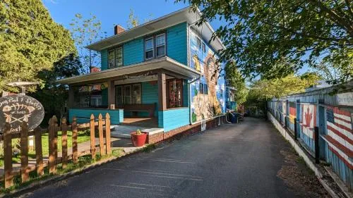 Bon Paul & Sharky's Hostel in Asheville