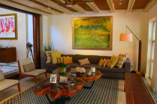 a living room with a couch and a table at Esciros in Chicxulub