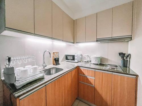 Cuina o zona de cuina de Rustic Retreat in Mactan Newtown