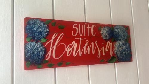 a sign on a wall with broccoli on it at Bela Vista Hospedagem in Joinville