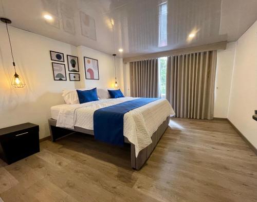 Postel nebo postele na pokoji v ubytování Hotel Embajada 44