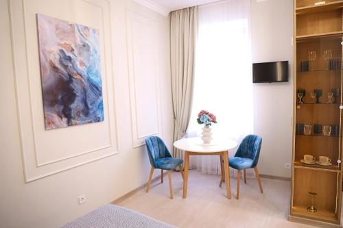 Televízia a/alebo spoločenská miestnosť v ubytovaní Modern Apartment, 3mins to Opera