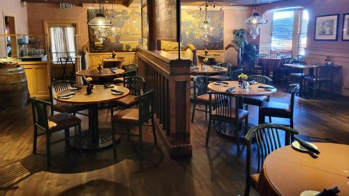 Restoran atau tempat lain untuk makan di Altland House Inn & Suites