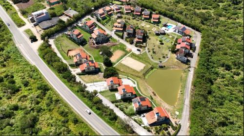 an aerial view of a house near a road at CASA TOTALMENTE EQUIPADA AMPLA E CONFORTAVEL em CONDOMINIO - CHÃ GRANDE-PE in Chã Grande