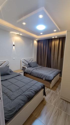 Postel nebo postele na pokoji v ubytování شقه للايجار في مدينتي b6 Al00