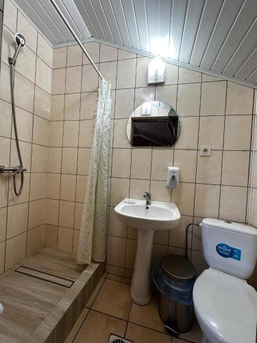 a bathroom with a toilet and a sink at Motel Ararat in Rava-Rusʼka